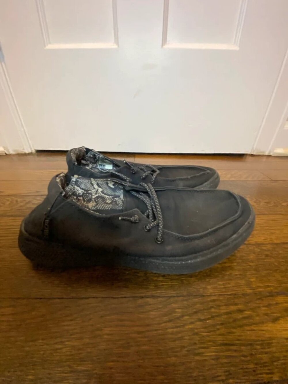 Women’s bobs Skechers size 9.5 black sneaker shoes